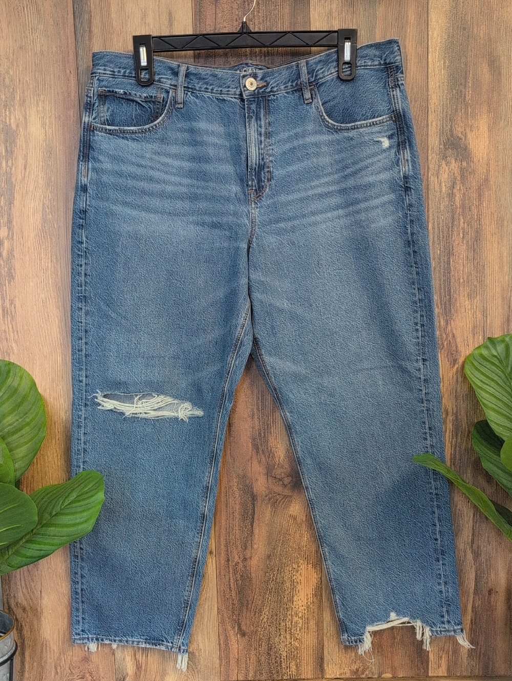 American Eagle 90's Straight Distressed Jeans 18 Short W270